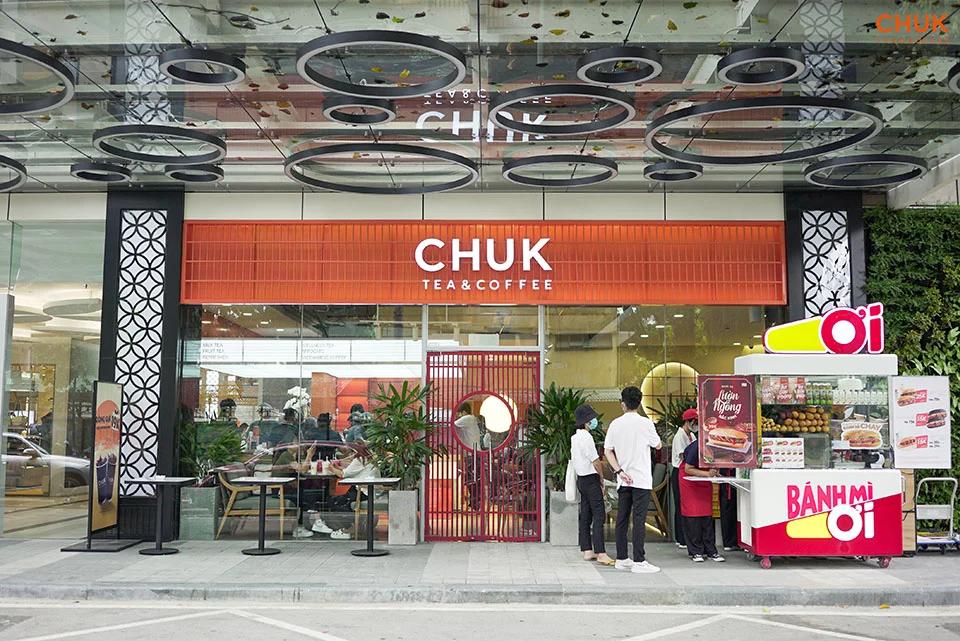 Cửa hàng Chuk Tea & Coffee và xe Bánh Mì Ơi